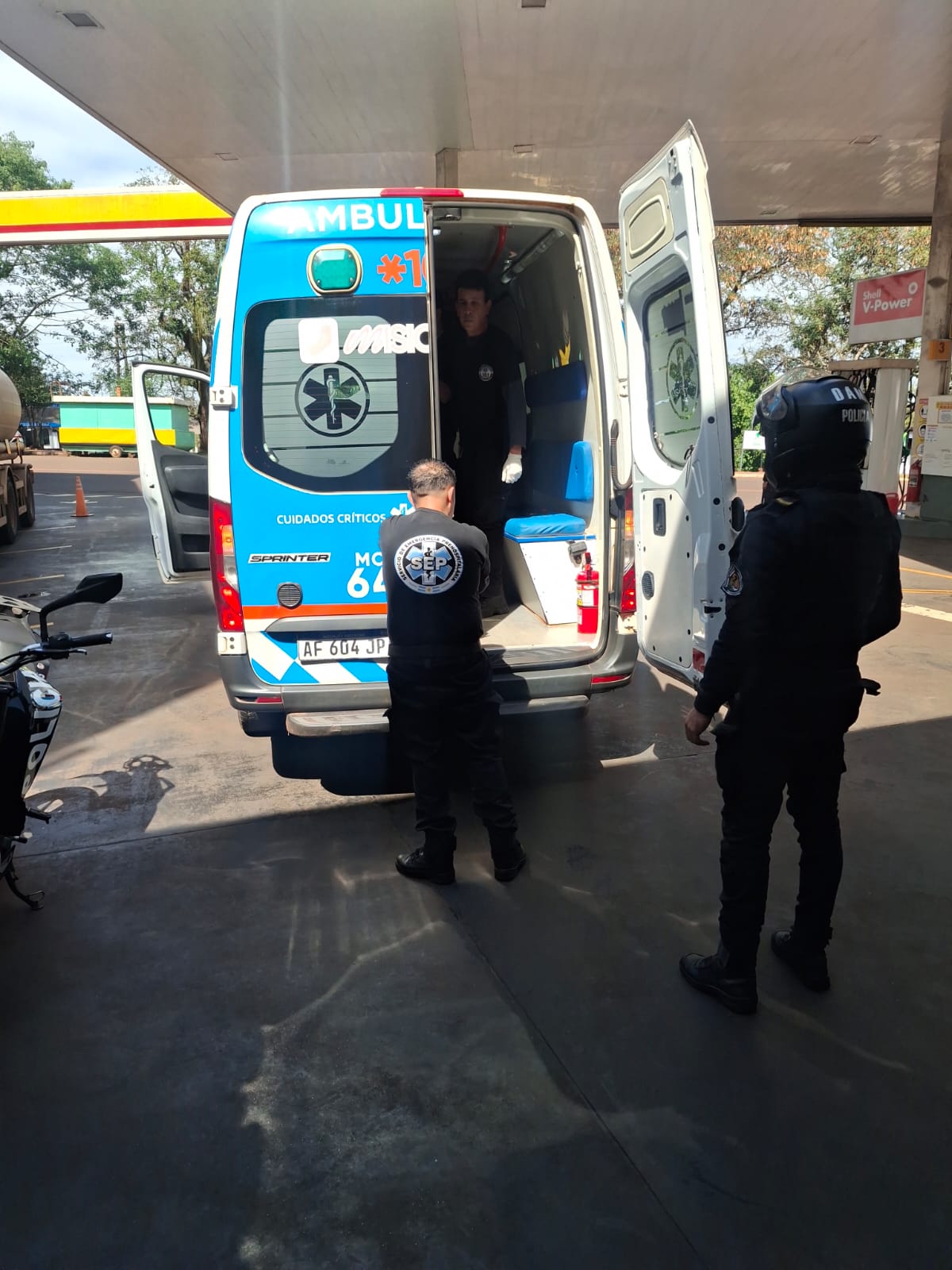 Una adolescente se autolesionó en el baño de una estación de servicio de Eldorado 2